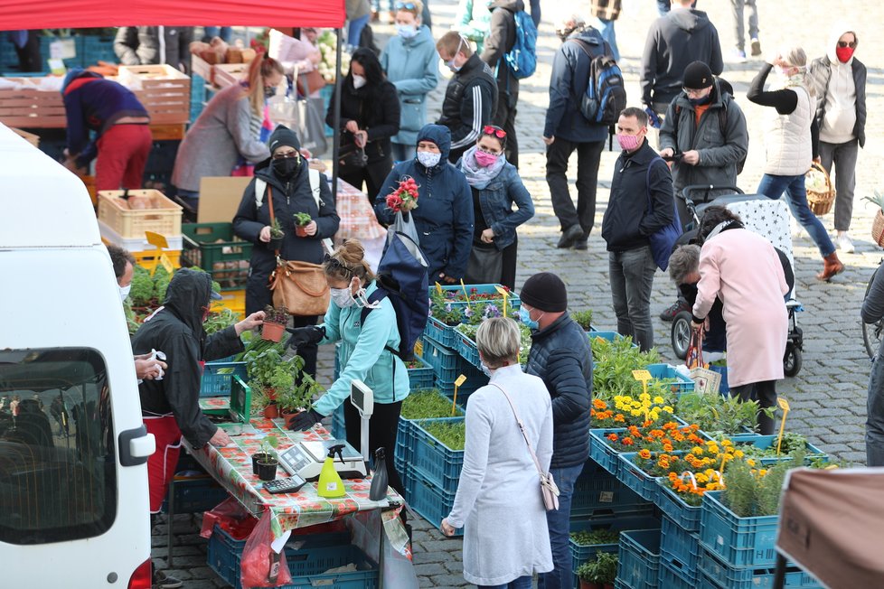 Na náplavce jsou opět v provozu po dočasném uzavření farmářské trhy (25. dubna 2020).