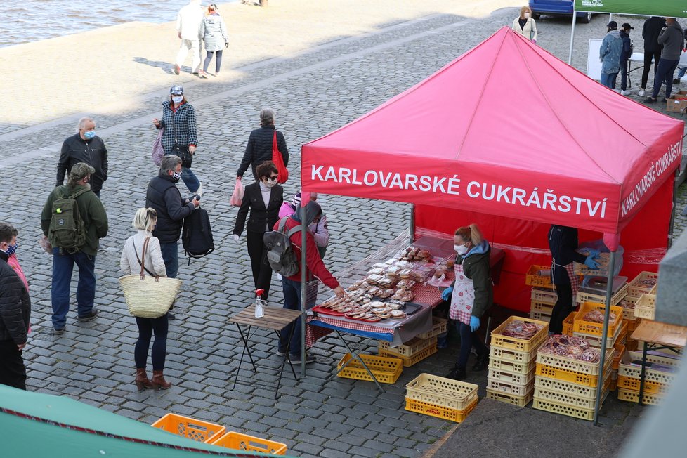 Na náplavce jsou opět v provozu po dočasném uzavření farmářské trhy (25. dubna 2020).