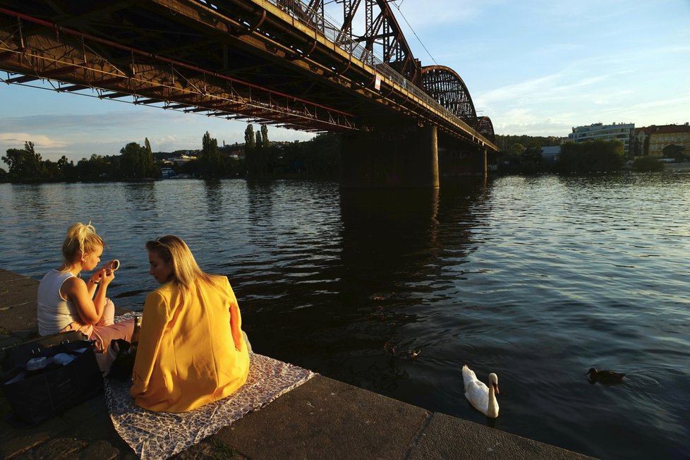 Bronzové umístění v kategorii Krása Prahy a její proměny si odnesl Jiří Šimák za svůj triptych fotografií - Náplavka.