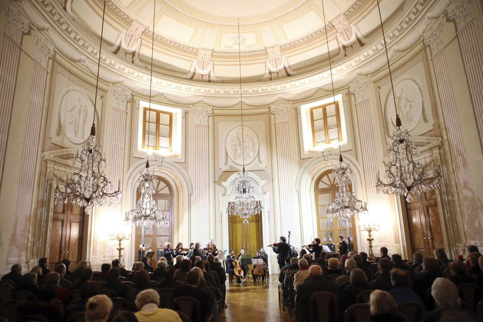 Součástí napoleonského vzpomínání  jsou i dobové koncerty v zámeckých sálech.