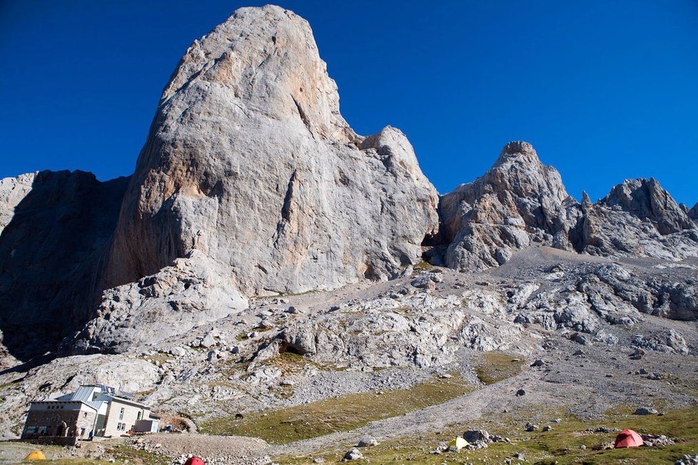 Hora Naranjo de Bulnes ve španělském pohoří Picos de Europa