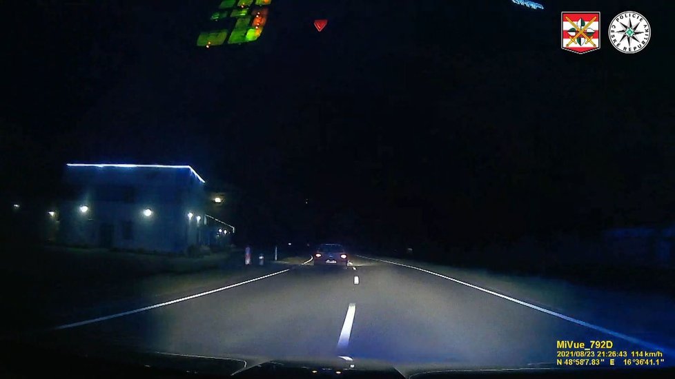 Řidička VW Golf se snažila ujet policistům ve Vranovicích na Brněnsku.