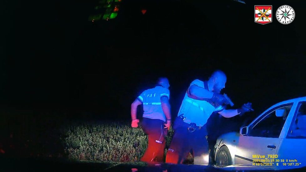 Řidička VW Golf se snažila ujet policistům ve Vranovicích na Brněnsku.