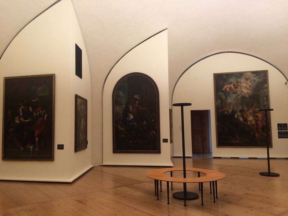 Barokní obrazárna v 1. patře funguje jako srdce celé výstavy.