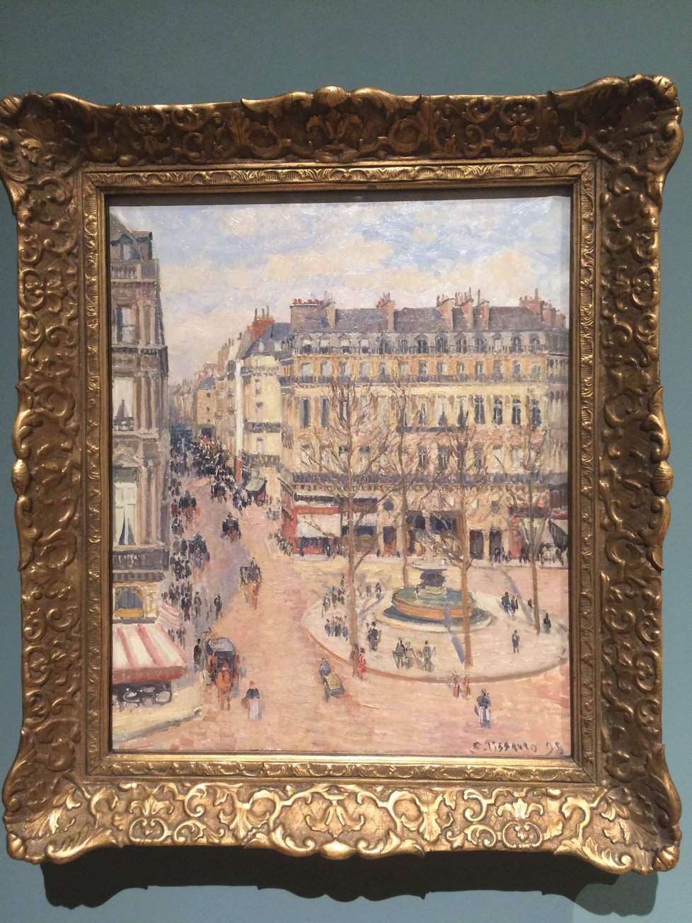 K vidění jsou jak krajinomalby i portréty, tak také obrazy zachycující neopakovatelnou atmosféru Paříže v době, kdy procházela přerodem na moderní velkoměsto. Takto ji například ztvárnil Camille Pissarro.
