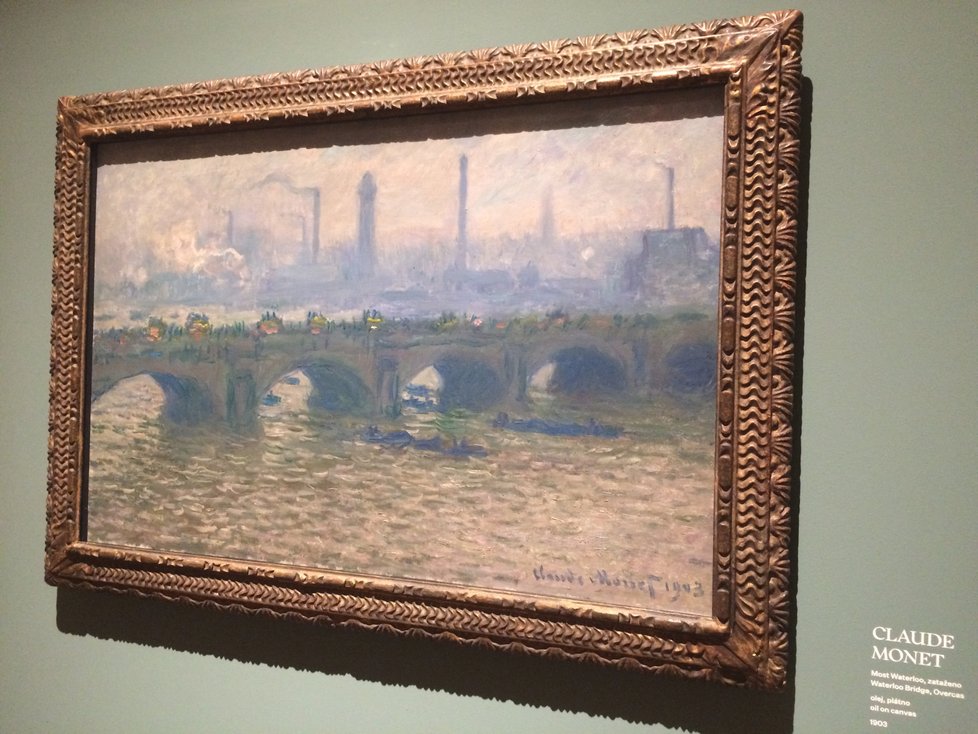 Jeden z nejmarkantnějších obrazů celé výstavy osloví návštěvníka prakticky záhy po vstupu. Je jím obraz Most Waterloo, zataženo, který namaloval Claude Monet. Ten je ostatně považován za zakladatele impresionismu.