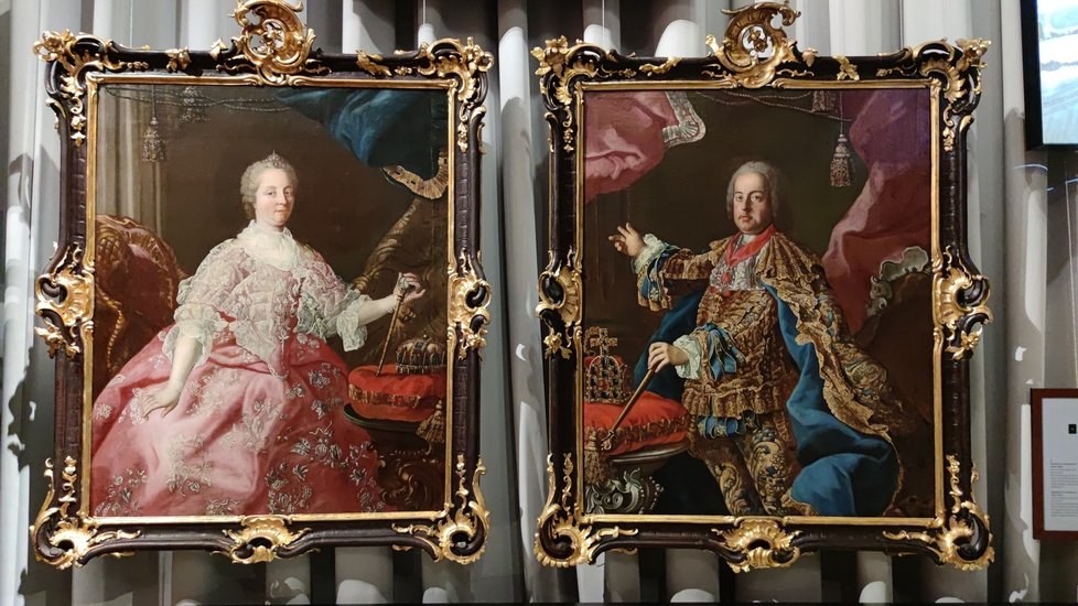 V expozici je možné spatřit také portréty českých panovníků z habsburského rodu.