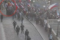 Vyhrocená demonstrace před Národním muzeem: Za potyčky s policií uložil úřad Prahy 1 pokuty 19 lidem