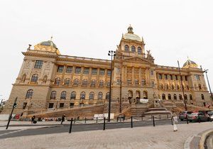 Historická budova Národního muzea v Praze.
