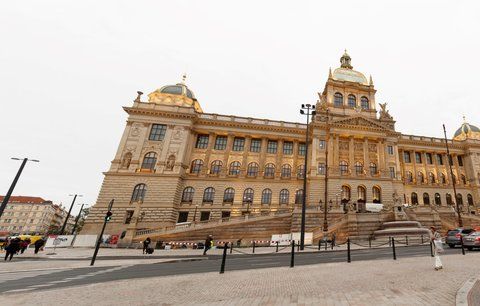 Znovu na Petřínskou rozhlednu, do muzeí i galerií: Pražské památky po pauze otevírají své brány, co nabízejí?