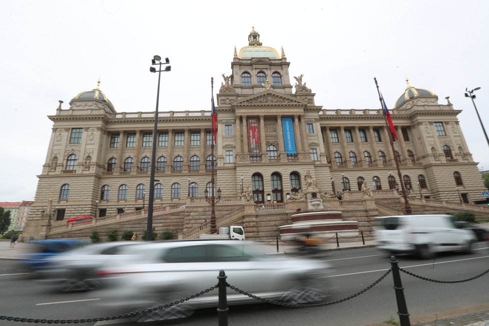 Takto probíhal transport realistických modelů plejtváka malého a žraloka do budoucí expozice Zázraky evoluce, kterou chystá Národní muzeum otevřít zkraje srpna. (23. června 2021)