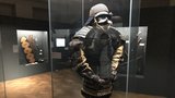 Krutá válka! V Náprstkově muzeu vystavují legendární válečné exponáty, mezi nimi i zakonzervované hlavy