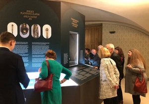 V Národním muzeu je k vidění výstava s názvem Obnovená tvář. Návštěvníků ukazuje vzácné artefakty z válkou poničené Sýrie, které byly restaurovány v České republice.