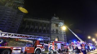 V Praze hořelo Národní muzeum, škody jsou prý menší, než se zdálo