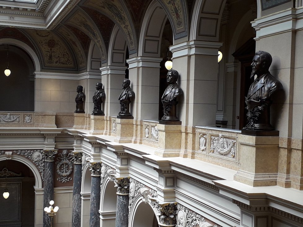 Národní muzeum v Praze se opět otevřelo pro návštěvníky, dovnitř však smí jen 100 lidí najednou