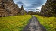 Národní park Þingvellir nedaleko hlavního města Reykjavíku. Islandské přírodě prý úbytek turistů prospěl.