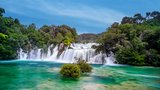 Začaly prázdniny a lidé vyrážejí do Chorvatska: Na oblíbeném ostrově Krk se tvoří nekonečné kolony