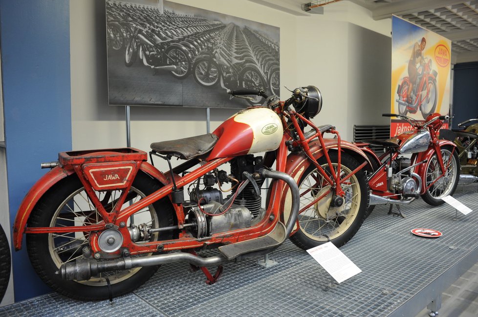 První motocykl značky Jawa. V muzeu najdete ty nejzajímavější modely značky - včetně posledního závodního prototypu kapalinou chlazeného čtyřválce nebo připravovanou pětistovku boxer, která měla nahradit typ 350.