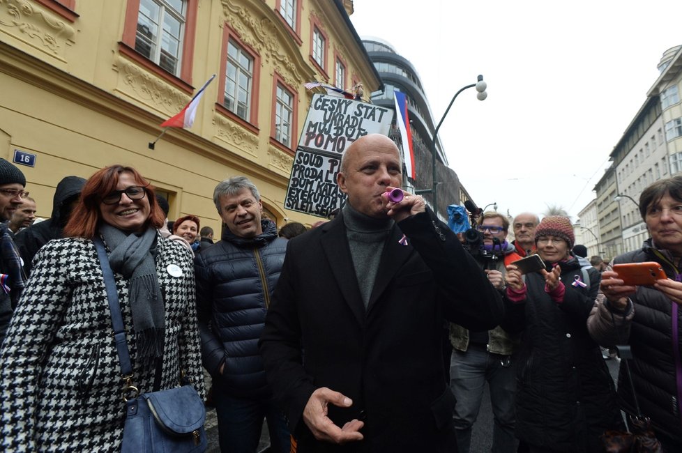 Kandidát na prezidenta ČR Michal Horáček na Národní třídě, 17. listopad 2017