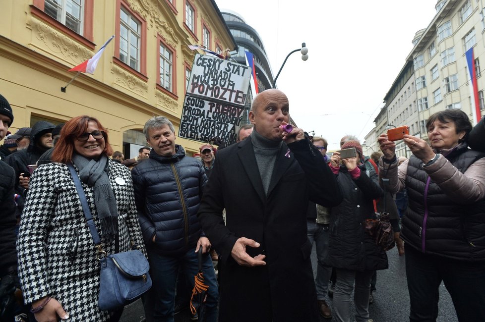 Kandidát na prezidenta ČR Michal Horáček na Národní třídě, 17. listopad 2017