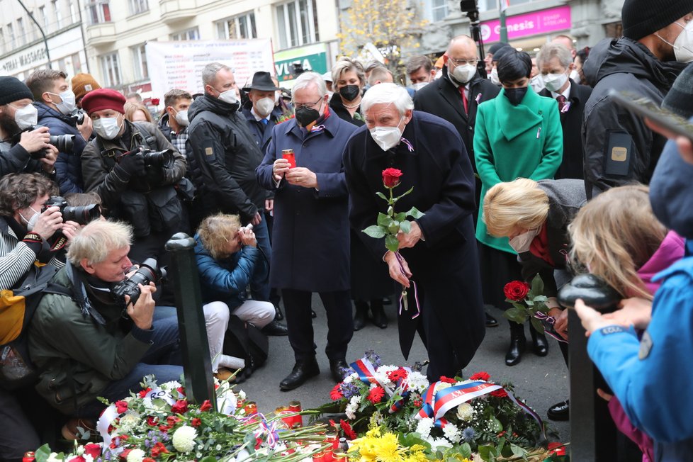 První místopředseda Senátu Jiří Růžička (TOP 09) na Národní třídě (17.11.2021)