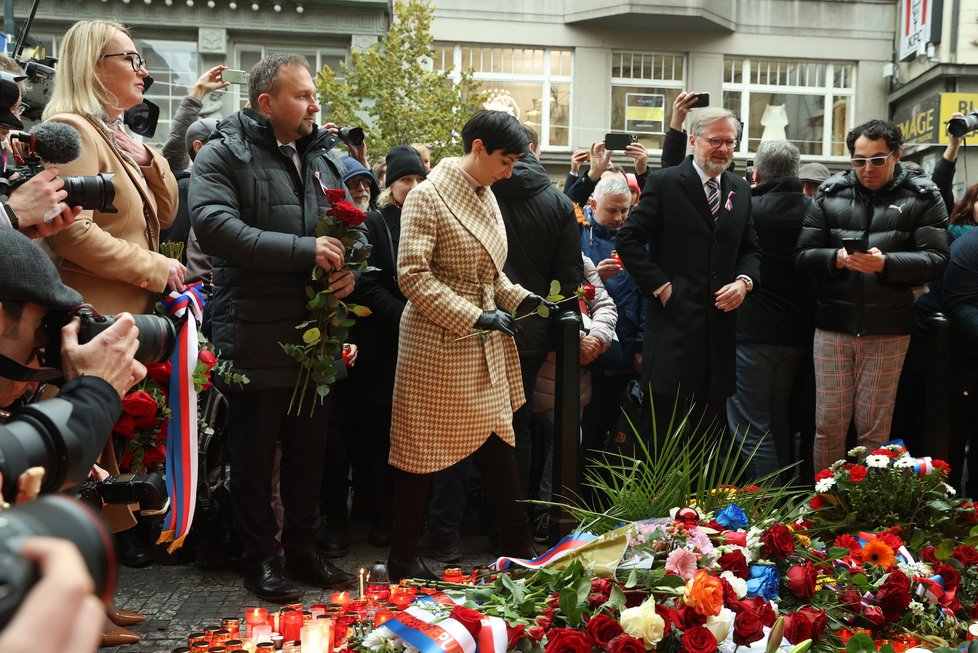 Fiala, Jurečka a Pekarová: Lídři koalice SPOLU na Národní třídě (17. 11. 2022)