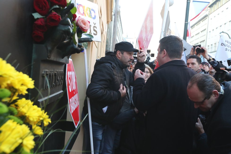 Ministr vnitra Jan Hamáček (ČSSD) na Národní třídě