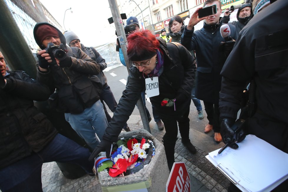 Pieta na Národní třídě k 17. listopadu. Od rána zde probíhá demonstrace proti premiéru Babišovi