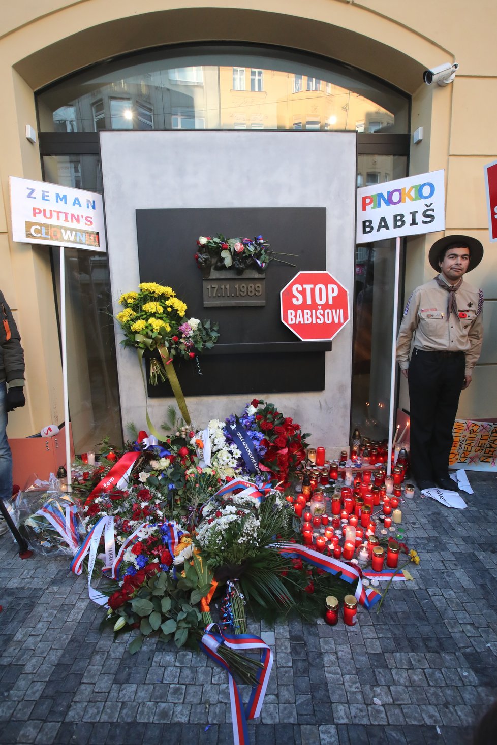 Na Národní třídě probíhá od rána demonstrace proti premiéru Babišovi.