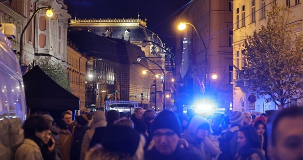 Clase nacional en el aniversario del 17 de noviembre. Clase nacional en el aniversario del 17 de noviembre.