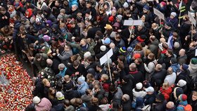 Národní třídou prochází zástupy lidí (17. 11. 2025)