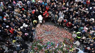 GALERIE: Babiše a Motoristy na Národní vítal pískot, Pavla potlesk. Česko vzpomíná na roky 1989 a 1939 GALERIE: Babiše a Motoristy na Národní vítal pískot, Pavla potlesk. Česko vzpomíná na roky 1989 a 1939