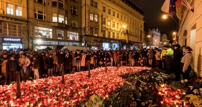 Centrem oslav 17. listopadu se stala tradičně Národní třída (17.11.2025)