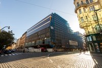 Interiér, jaký Praha neviděla! Rekonstrukce legendárního OD Máj jde do finále. Na jaře bude „otevíračka“