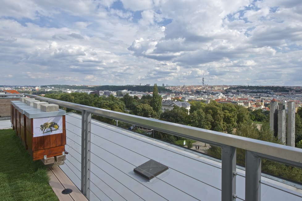 Levitující zahrada Národního zemědělského muzea nabízí úžasný výhled na pražské panorama.