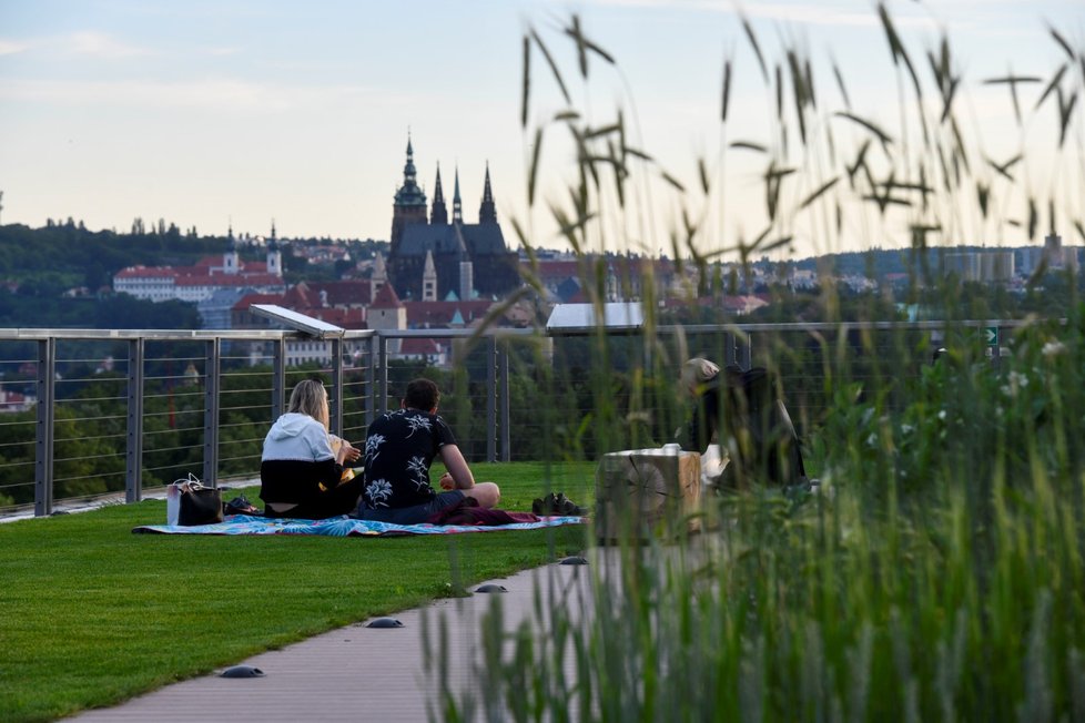 Vyhlídka ze střechy Národního zemědělského muzea, červen 2020.