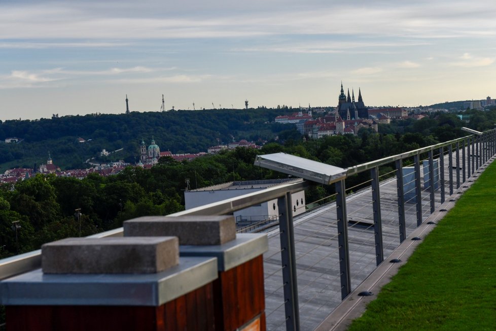 Vyhlídka ze střechy Národního zemědělského muzea, červen 2020.