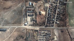 Satelitní snímek ukazuje ruskou polní nemocnici v běloruské Naroulji.