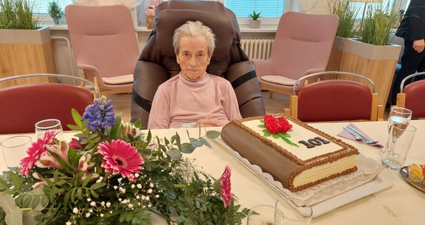 Aloisie Hofmanová oslavila 101. narozeniny.