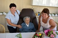 Marie slaví 101. narozeniny: Miluje sladkosti a je ráda na zahradě