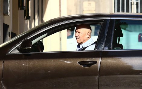 Petr Nárožný své auto radší svěřuje do rukou lepších řidičů.