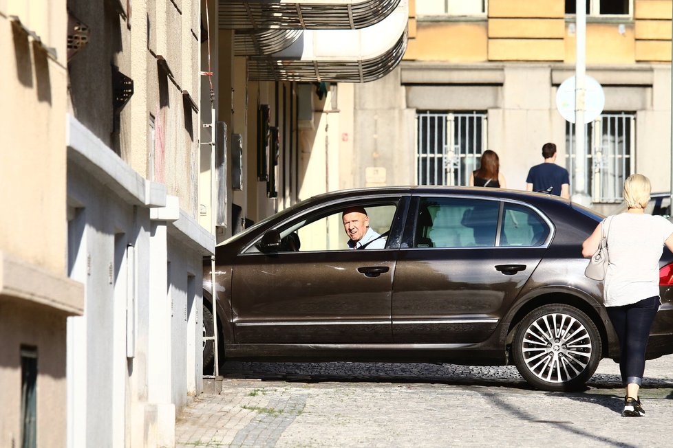 Petr Nárožný své auto radši svěřuje do rukou lepších řidičů.