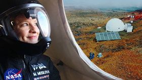 Astrobioložka Michaela cvičí na Havaji posádky pro podmínky na Měsíci i Marsu. Co jí nejvíc chybí?