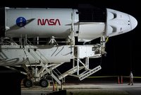 Astronauti musí nasadit pleny. V Muskově raketě SpaceX se rozbil záchod