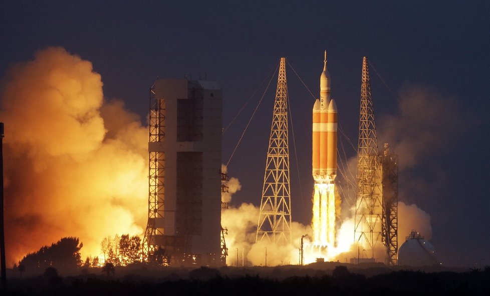 Orion startuje k první cestě do vesmíru.
