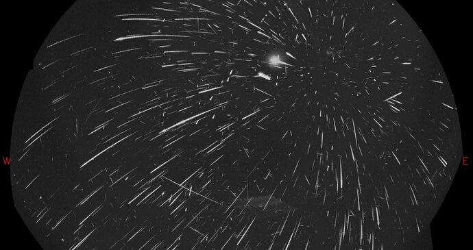 Snímek Perseid od českého astronoma Jakuba Koukala oceněný NASA.