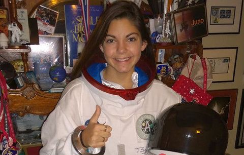 Je jí 17 a je součástí programu NASA. Chce být prvním člověkem, který přistane na Marsu