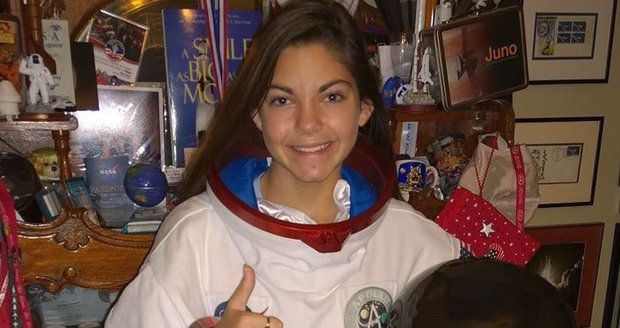 Je jí 17 a je součástí programu NASA. Chce být prvním člověkem, který přistane na Marsu