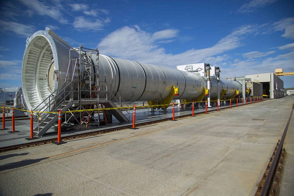 NASA v červnu vyzkoušela přídavné rakety SRB, které vynesou do vesmíru raketu SLS