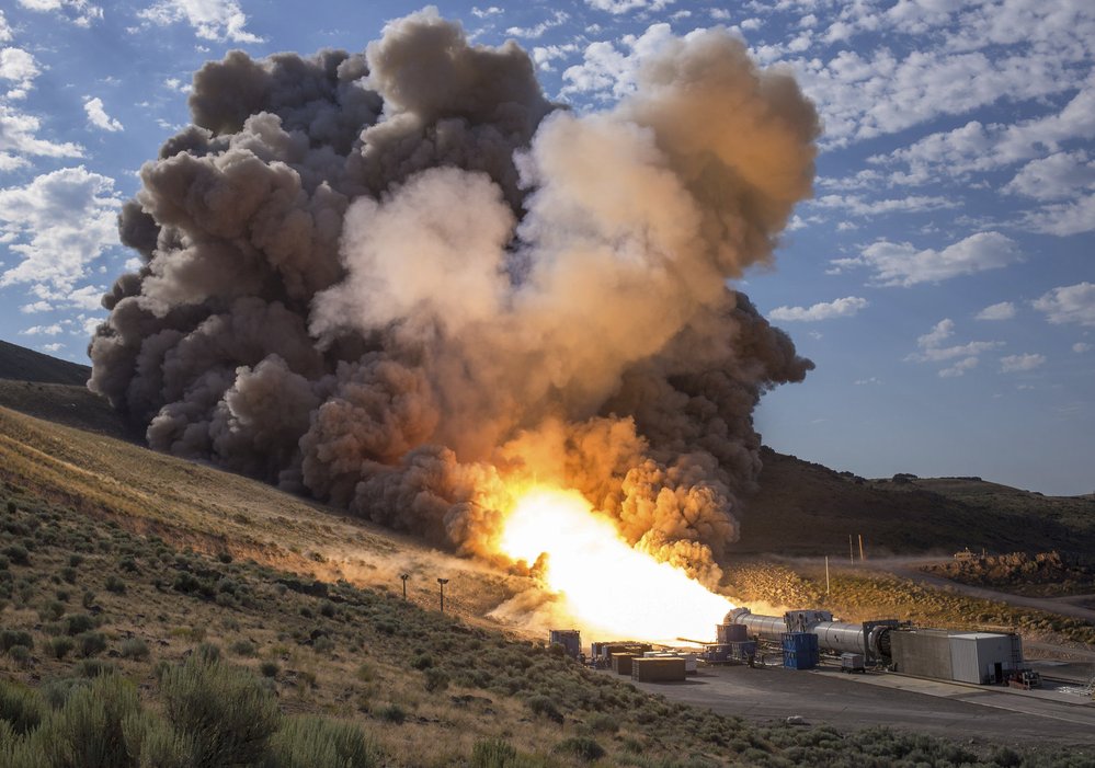 NASA v červnu vyzkoušela přídavné rakety SRB, které vynesou do vesmíru raketu SLS